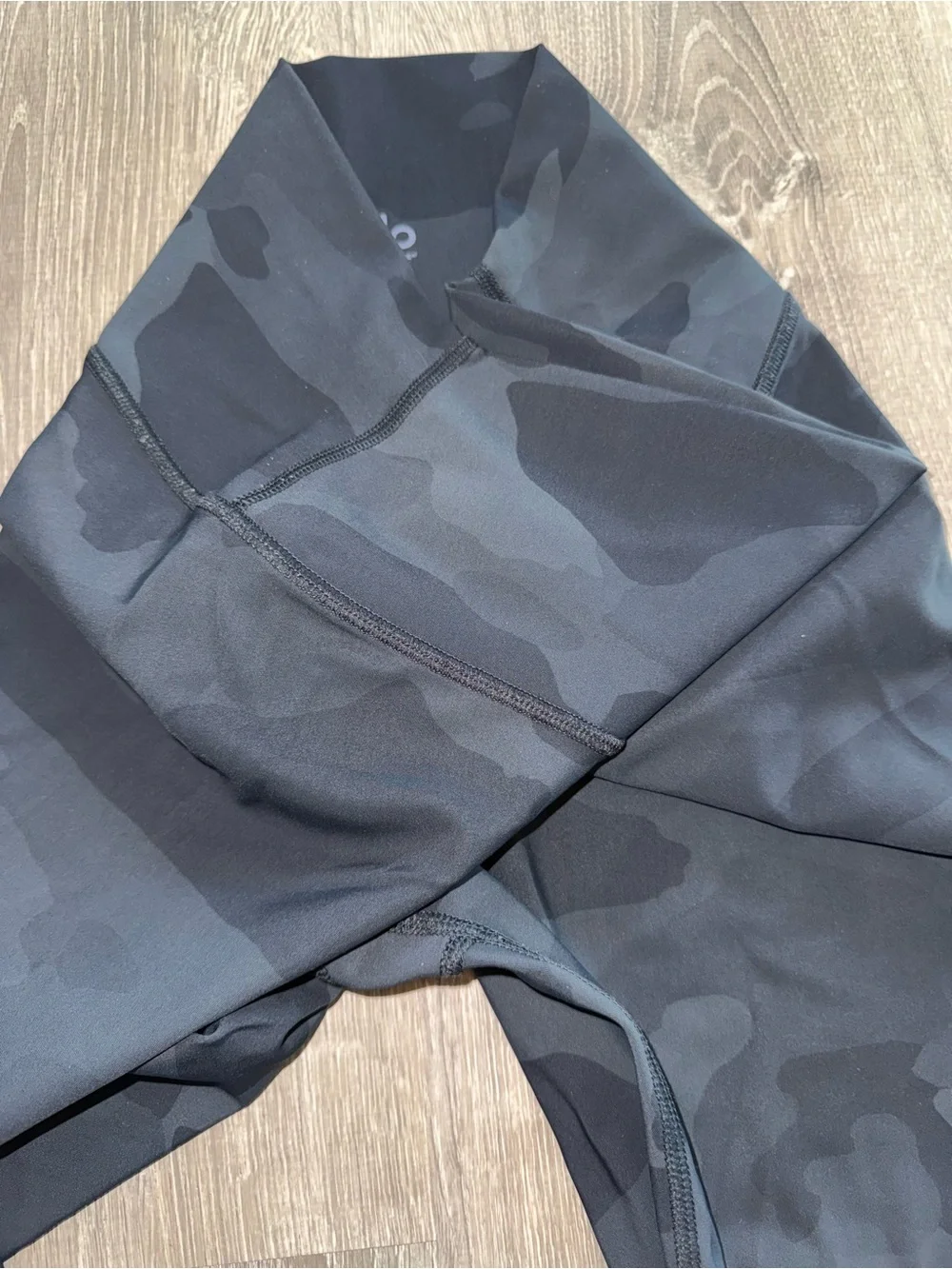 Women’s Alo  Black Camo Active Leggings